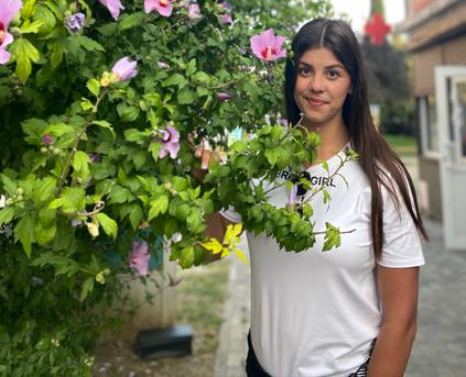 Shy Girl Alone - WowMissSweet