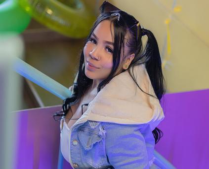 Girl Alone - EmilyQueenx