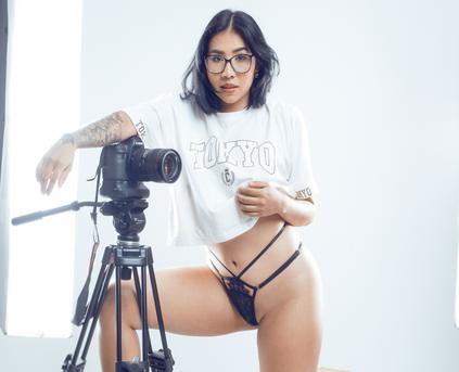 Girl Alone - TokioMoon_