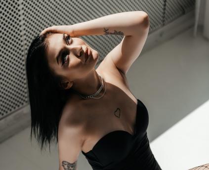 Shy Girl Alone - TatiiKa