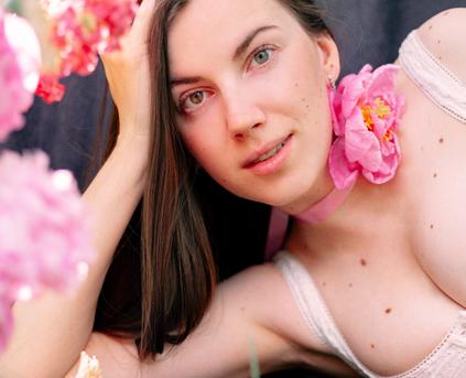 Shy Girl Alone - cutie_katy