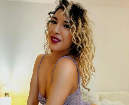 Girl Alone - AryaHuntt