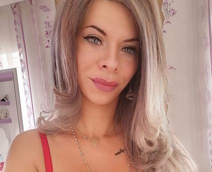 Shy Girl Alone - ElinaSwift