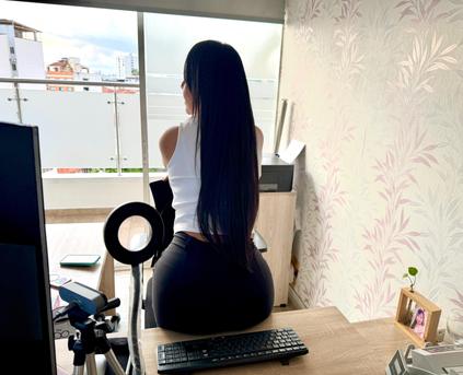 Shy Girl Alone - CarolinaSanchezz