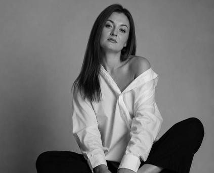 Girl Alone - Liolete