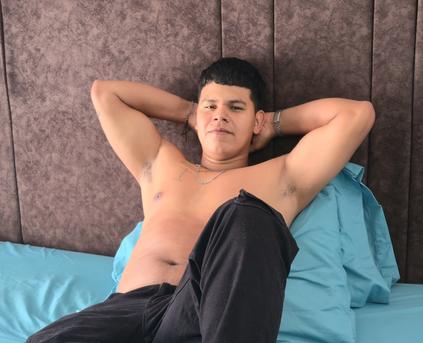 Guy Alone (Straight) - CanelaBoy796
