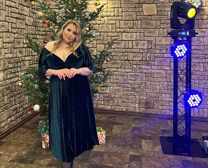 Shy Girl Alone - RichQueennn