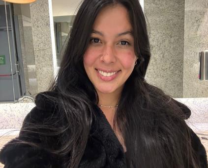 Girl Alone - SalomeSaenn