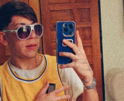 Guy Alone (Gay) - GaeliiItto