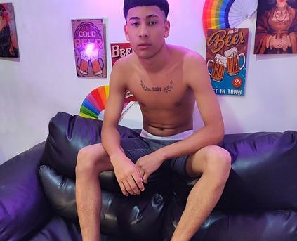 Guy Alone (Gay) - JulienTwink
