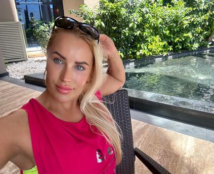 Girl Alone - Alexandrina001