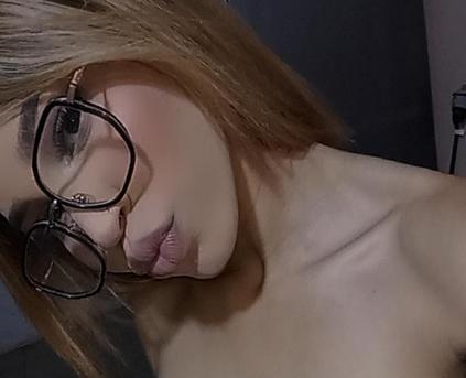 Girl Alone - lola_roxxx
