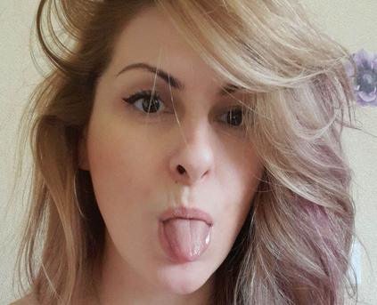 Girl Alone - Eleon0ress