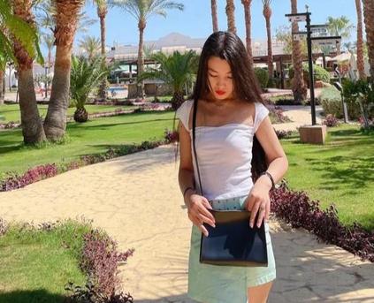 Girl Alone - arizu9110