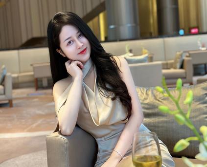 Girl Alone - Alice68