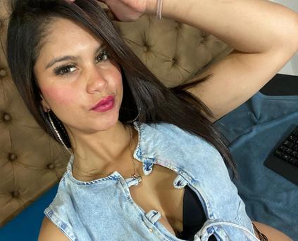 Girl Alone - EmmySweet_69
