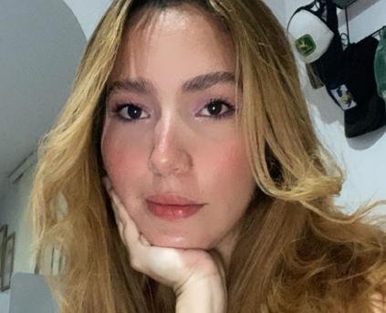 Girl Alone - ValeryFranco