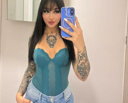 Girl Alone - ScarlettWalker_
