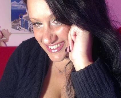 Girl Alone - AnaMalone45